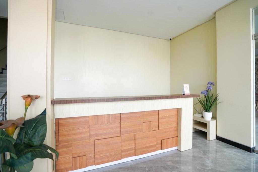 Oyo 1330 Hotel Cahaya 3 Surabaia Exterior foto