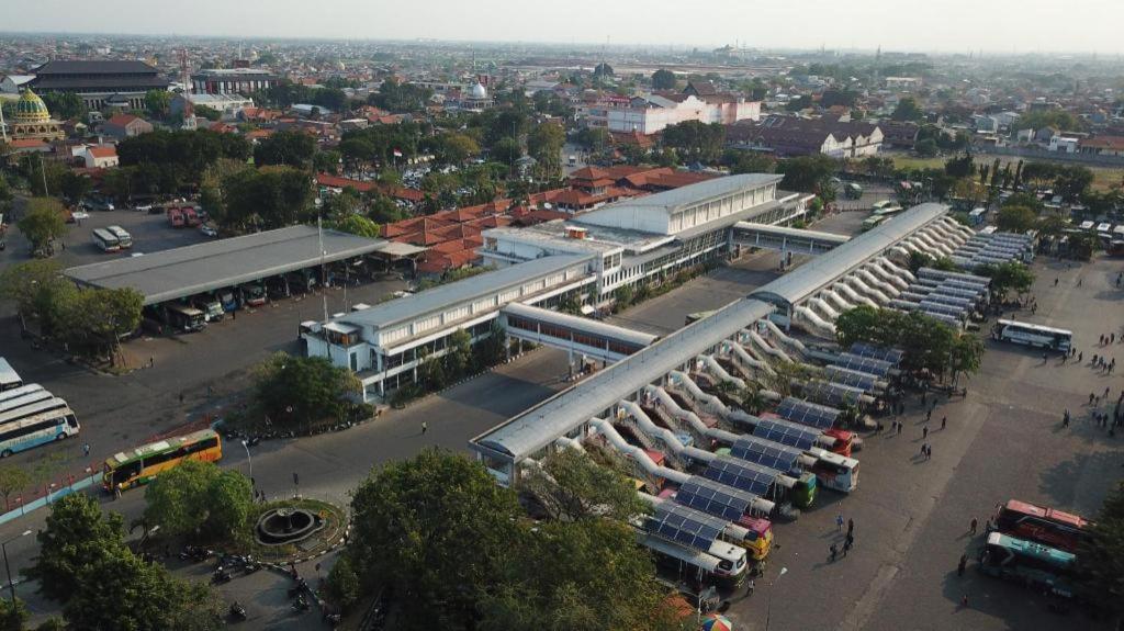 Oyo 1330 Hotel Cahaya 3 Surabaia Exterior foto
