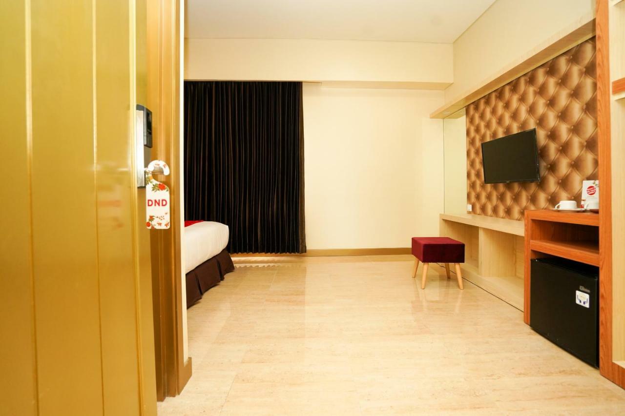 Oyo 1330 Hotel Cahaya 3 Surabaia Exterior foto