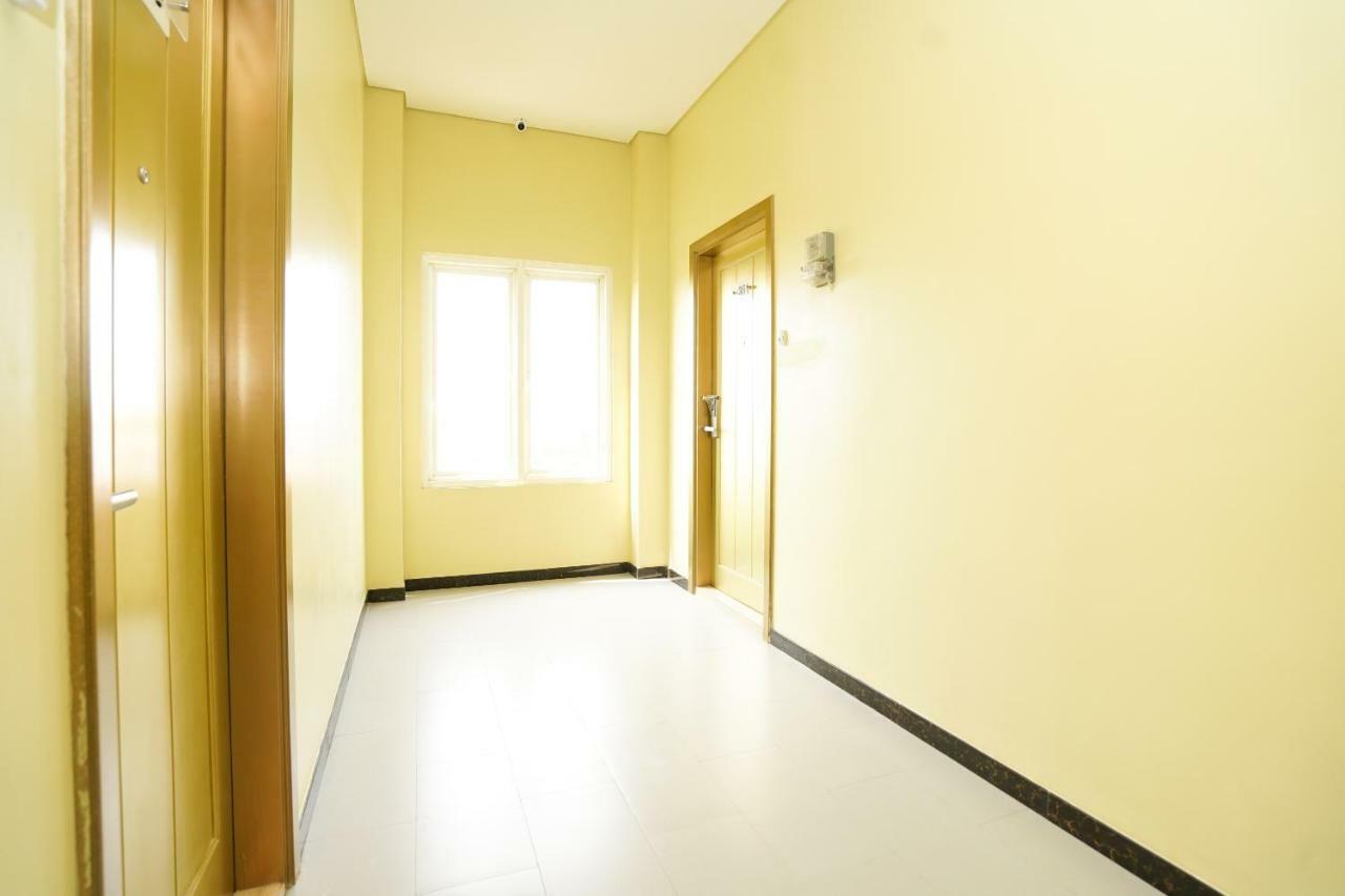 Oyo 1330 Hotel Cahaya 3 Surabaia Exterior foto
