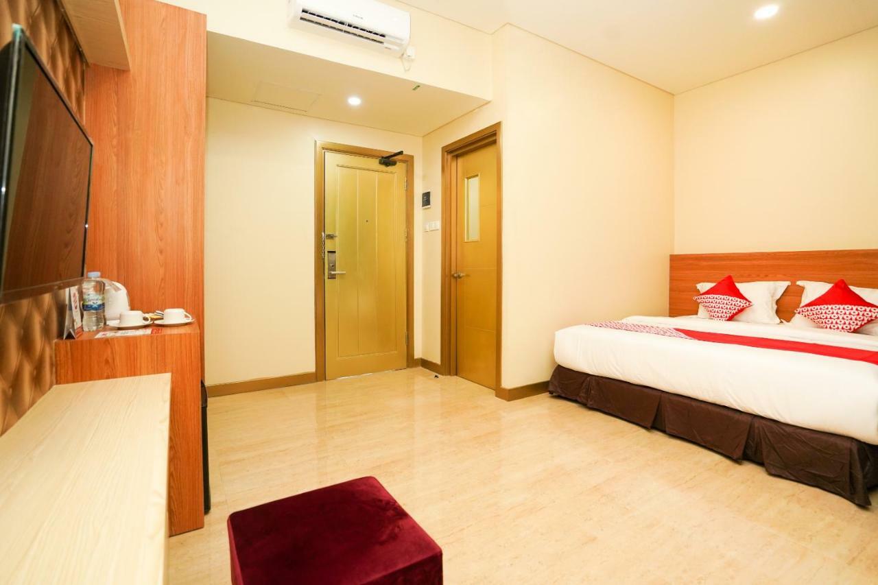 Oyo 1330 Hotel Cahaya 3 Surabaia Exterior foto